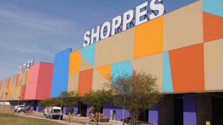 Intentan sobrevivir outlets con ofertas del 70%