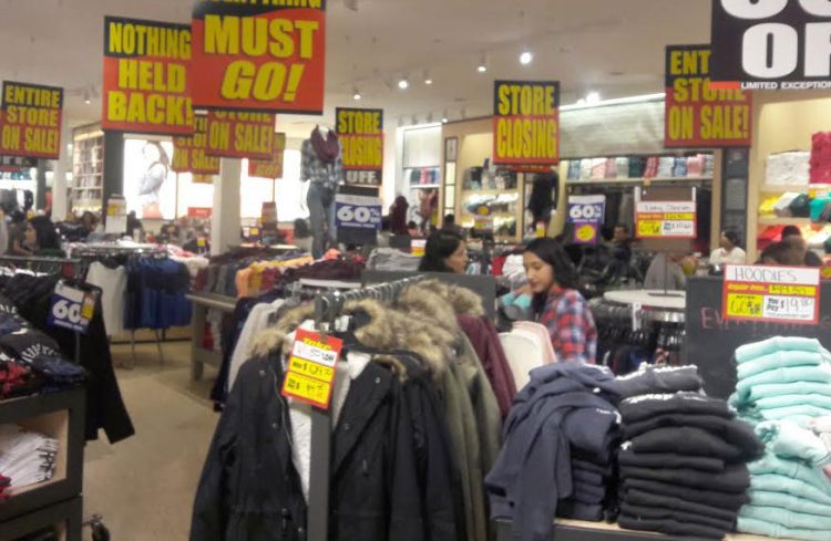 Cierre de puentes causa pérdidas millonarias a Laredo