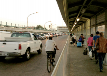 Mexicanos residentes en Laredo cruzaron a México y ya no pudieron regresar
