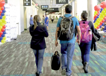 Piden no viajar en Día de Acción de Gracias