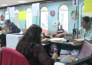 Brotes de COVID-19 obligan a cerrar otra vez la Oficina de Impuestos de Webb