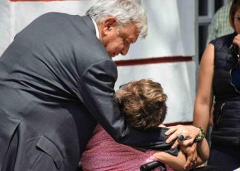 Se fue tranquila, dice AMLO sobre fallecimiento de su hermana
