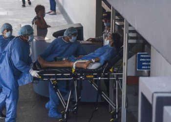 Estados Unidos rebasa los 250 mil muertos por covid-19