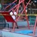 Muere menor tras caer de columpio