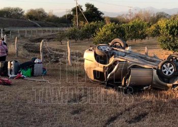 Familia regia se salva de morir tras volcar en la carretera Zaragoza – Victoria
