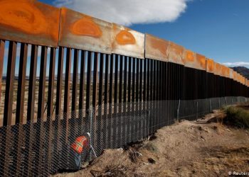 Emite Webb moratoria a construcción del muro