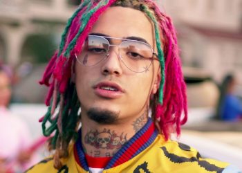 Aerolínea veta a rapero por no usar cubrebocas durante vuelo