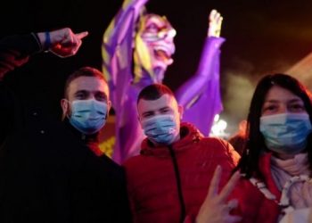 Jóvenes, responsables de muchos contagios