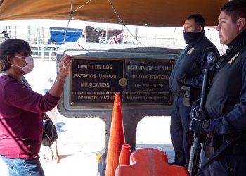 Extienden restricciones a los viajes no esenciales hasta enero 2021