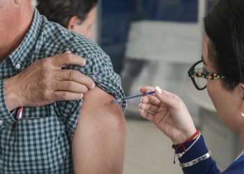 Activan puestos de vacunación contra la influenza