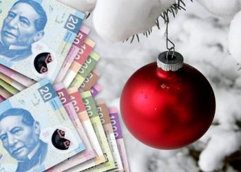 Reciben aguinaldo maestros federales; estatales hasta el 11