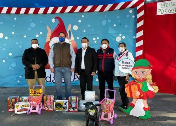 Entrega Santos Francisco juguetes para niñez neolaredense