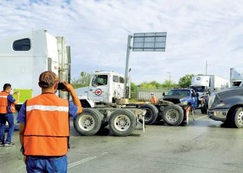 Termina bloqueo en el Puente III, interviene Raúl Cárdenas