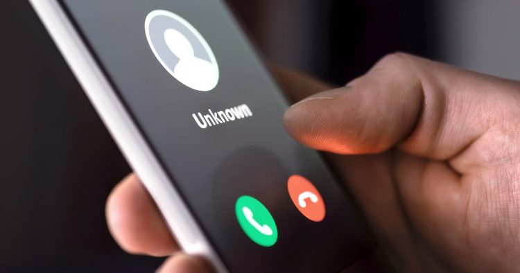 Invaden a laredenses de llamadas fraudulentas