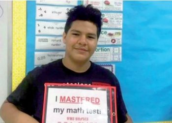 Madre halla a hijo en un charco de sangre