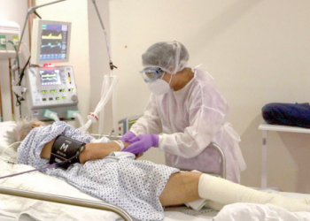 Suben hospitalizaciones de pacientes con Covid