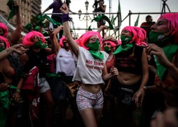 En un hecho histórico, Senado de Argentina despenaliza el aborto