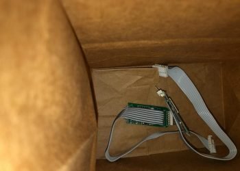 Encuentran dispositivos defraudadores de tarjetas en bombas de gasolina