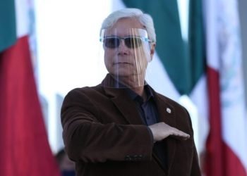 Hospitalizan al gobernador de Baja California por Covid-19