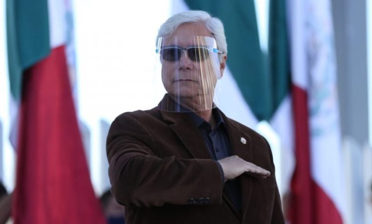 Hospitalizan al gobernador de Baja California por Covid-19