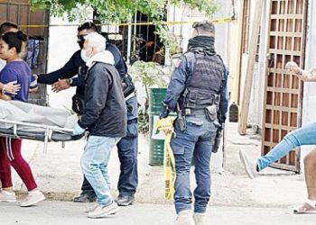 No la dejan tener novio y quinceañera se quita la vida