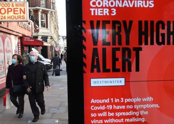 México analiza cerrar vuelos de Reino Unido por una nueva cepa de coronavirus