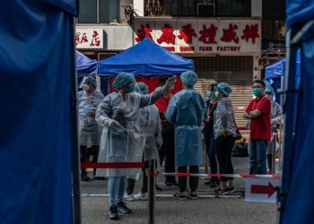 Y decían que por la nariz es incómodo… en China aplican pruebas rectales de covid