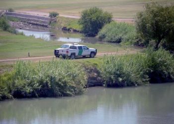 Traficante abandona droga y cruza a nado a Nuevo Laredo