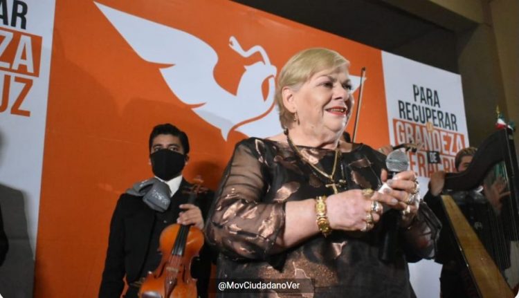 ¿Me estás oyendo, inútil? Paquita la del Barrio se registra como precandidata a diputada