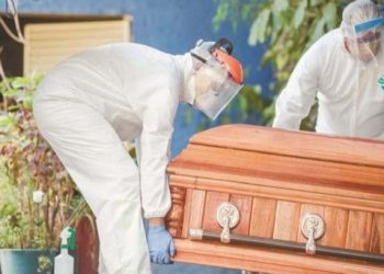 Funerarias en California, saturadas por fallecidos de coronavirus