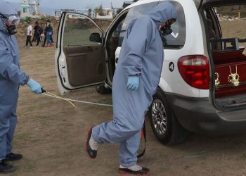 El 40% del personal de funerarias enfermó de COVID y 3 mil fallecieron