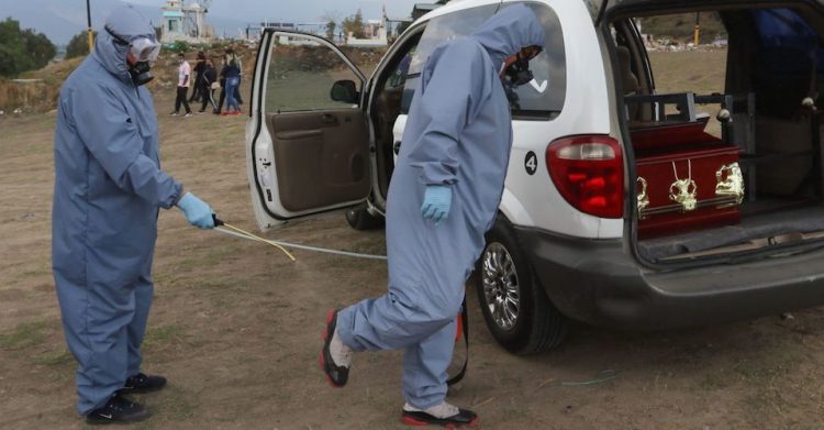 El 40% del personal de funerarias enfermó de COVID y 3 mil fallecieron