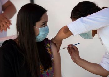 Una doctora en México sufre reacciones graves tras recibir la vacuna de Pfizer