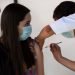 Una doctora en México sufre reacciones graves tras recibir la vacuna de Pfizer