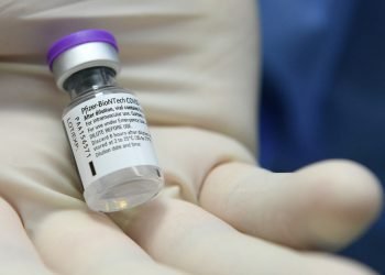 Pfizer reducirá a la mitad envíos de vacunas anti-Covid a México