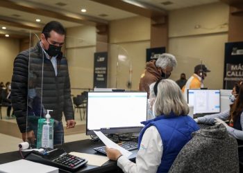 Pone Rivas ejemplo y paga por anticipado el predial