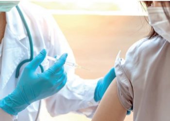 Reclutan a estudiantes de Enfermería para participar en vacunación Covid