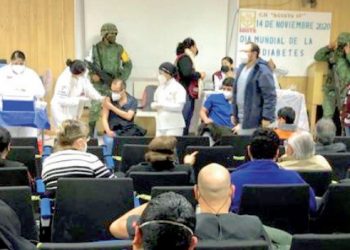 Inicia vacunación a personal de salud, llegan 1, 460 dosis