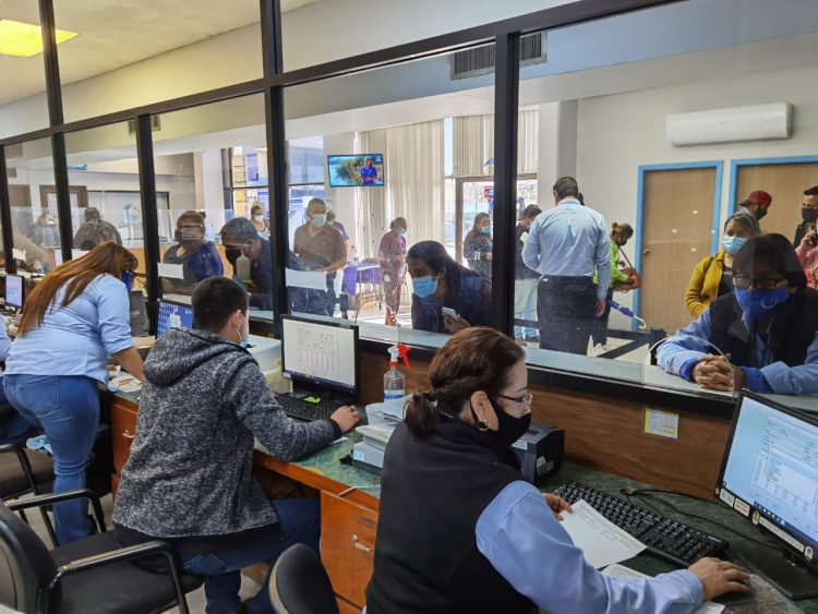 Da COMAPA atención continúa a la ciudadanía en sus oficinas