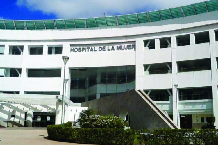 Cesan al director del Hospital de la Mujer de Villahermosa por vacunarse contra el Covid-19