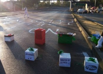 Protesta personal de Salud frente al Hospital La Raza; exigen insumos para atender COVID-19