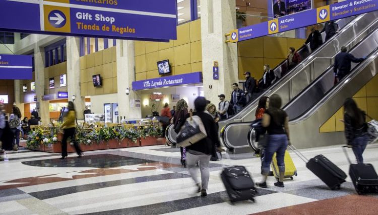 Pedirán prueba negativa de Covid en aeropuerto de Laredo