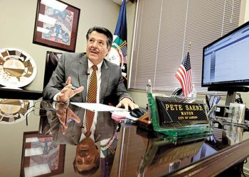 Procederemos contra negocios: Pete Saenz