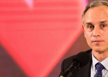 López-Gatell recibe oxigenación suplementaria tras contraer COVID