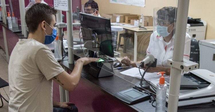 INE permitirá que ciudadanos acudan a tramitar credencial sin hacer cita