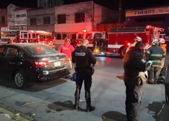 Hombre en muletas se refugia de voraz incendio en baño de su casa y muere intoxicado