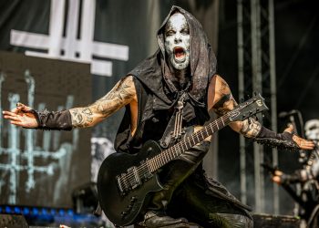 Vocalista de Behemoth pide ayuda a fans tras ser condenado por blasfemia