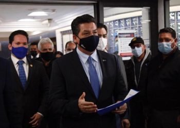 Denuncia Cabeza de Vaca persecución desde Palacio Nacional