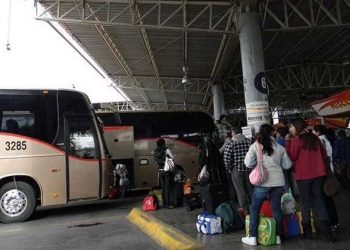 Contrata EU, con baja paga choferes de buses foráneos