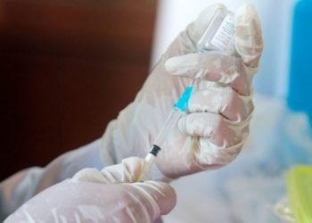 Vacuna de Pfizer: ‘dramática’ baja de contagios con la primera dosis, halla estudio